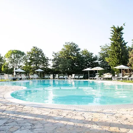 Il Podere Del Germano Reale Hotel 4*